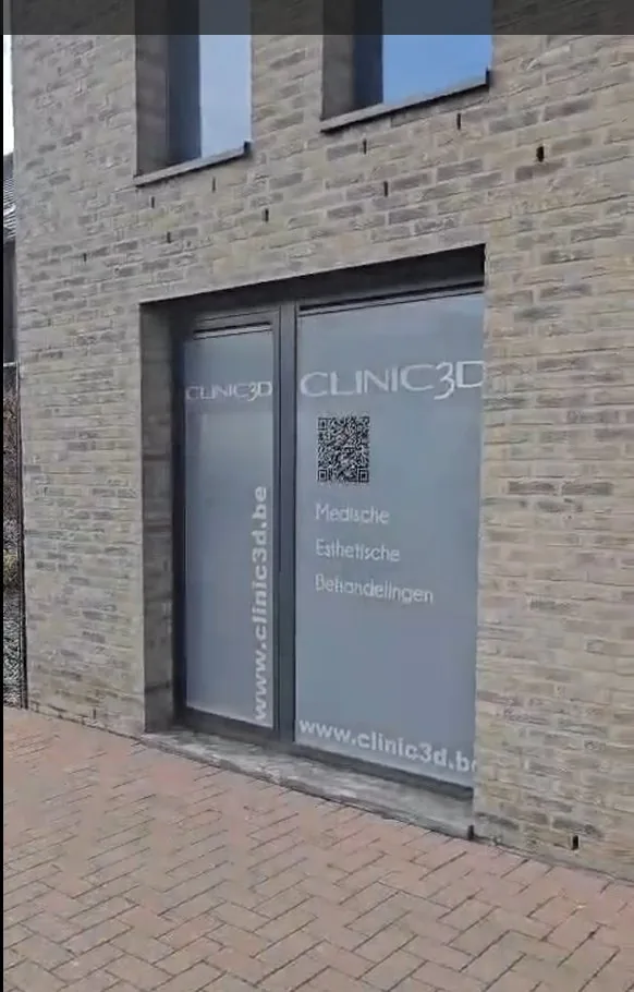 De ingang van Clinic3D, medisch-esthetische kliniek in Hasselt
